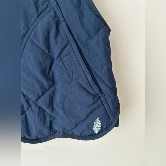 Free People Movement Quinn Quilted Puffer Vest Navy Cropped XS - Picture 3 of 11